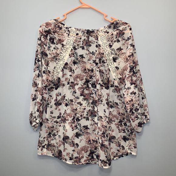 Floral Blouse - Picture 2 of 3